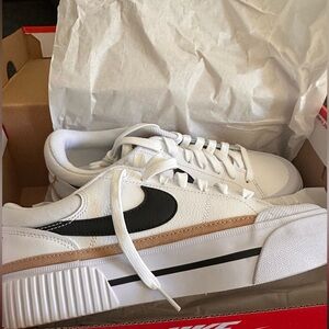 Women’s Nike Court Legacy Lift - Size 8